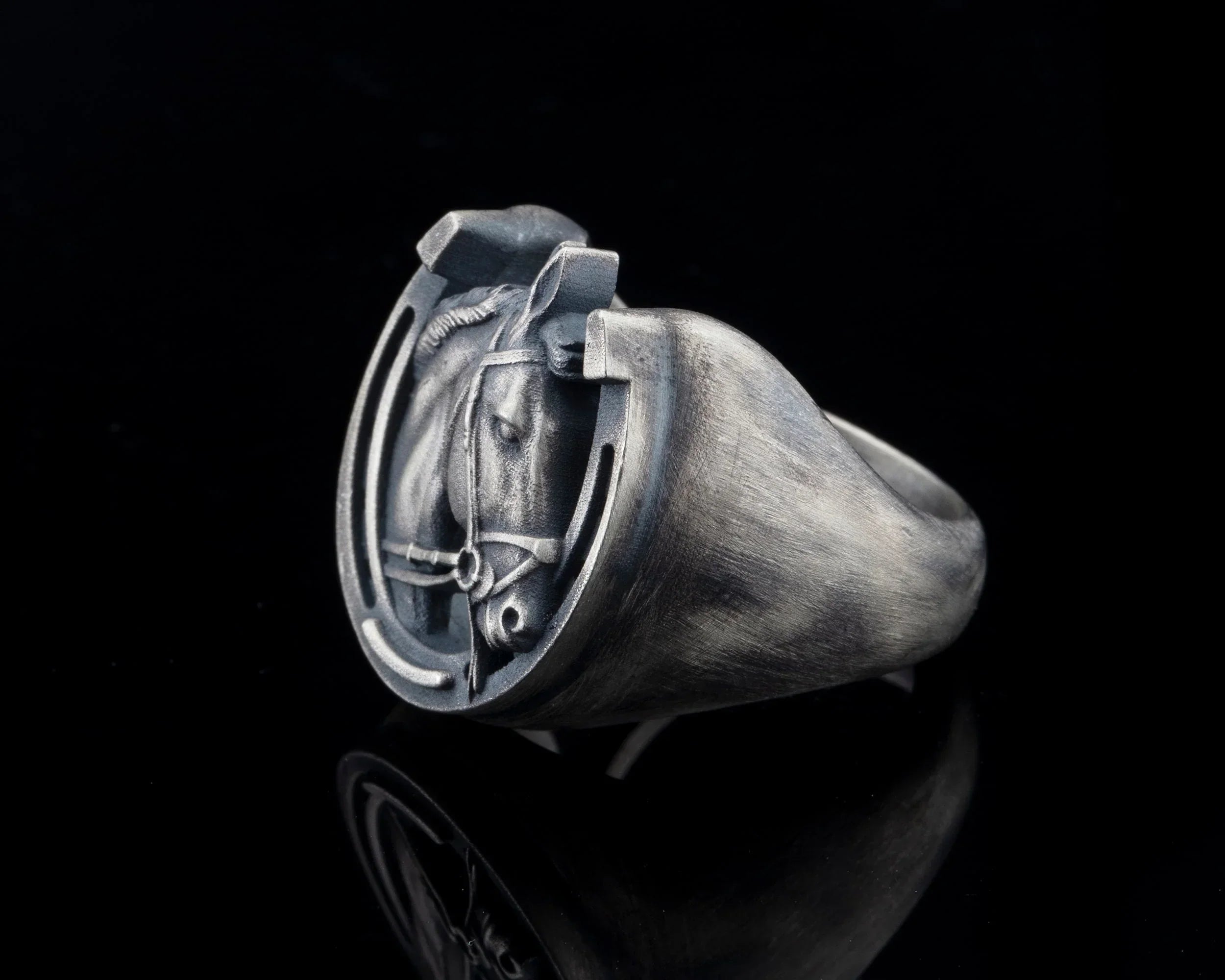 Lucky Horseshoe Horse Head Ring