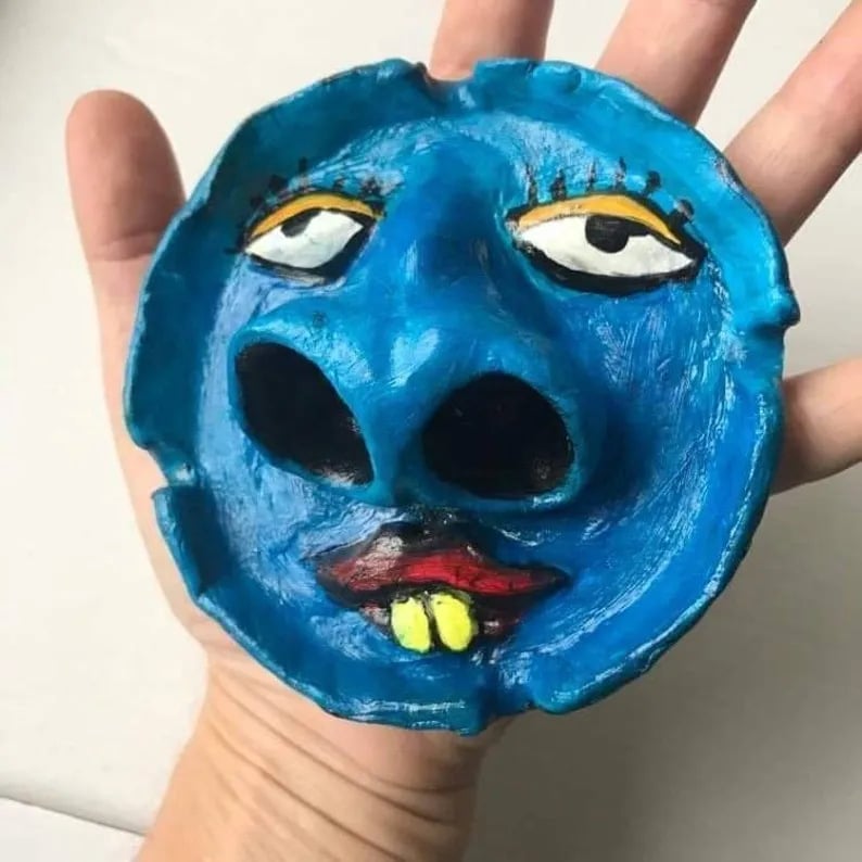 🏆Ashtray Face with Large Nostrils